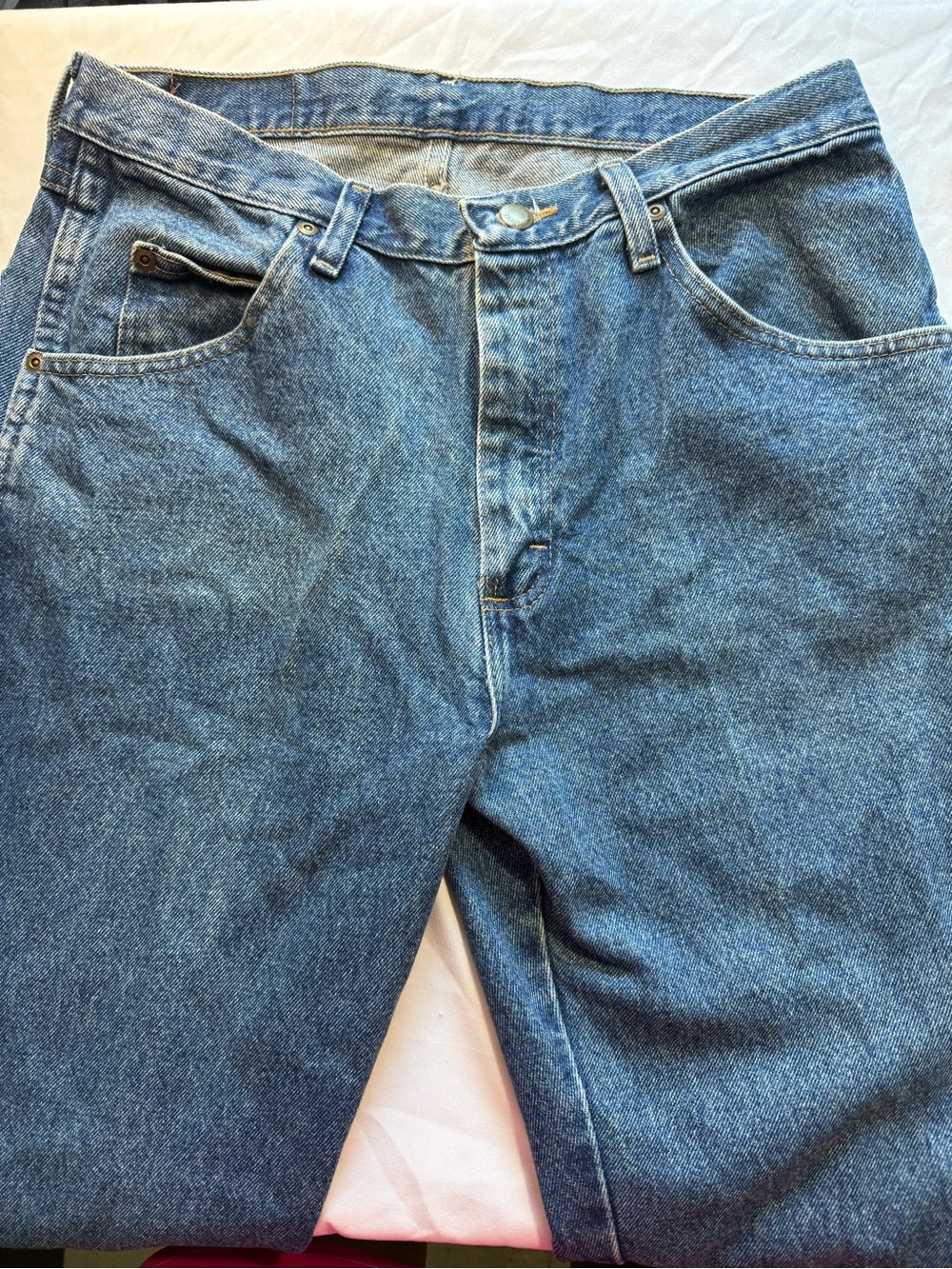 Classic Men's Blue Wrangler Denim Jeans Size 32x34 Regular fit